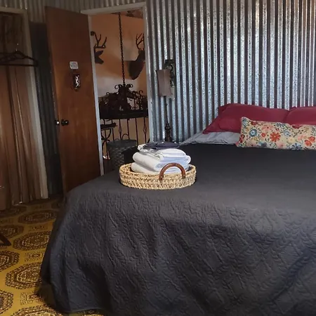 Rustic Rooms By Kings Canyon & Sequoia National Parks Yokuts Valley  Room photo