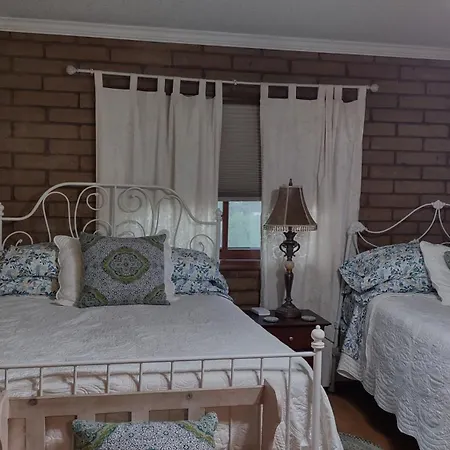 Rustic Rooms By Kings Canyon & Sequoia National Parks Yokuts Valley  Room photo